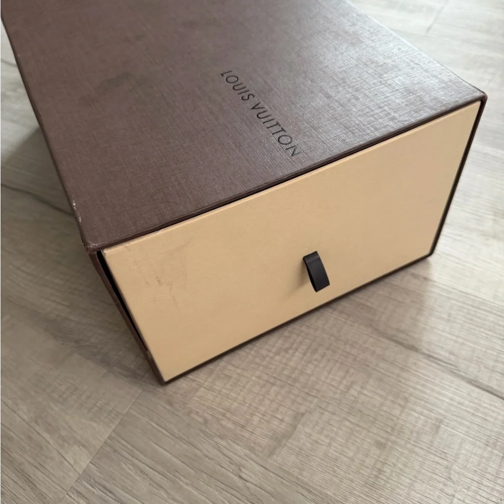 Louis Vuitton Brown Gift Box with large dustbag - Picture 3 of 4